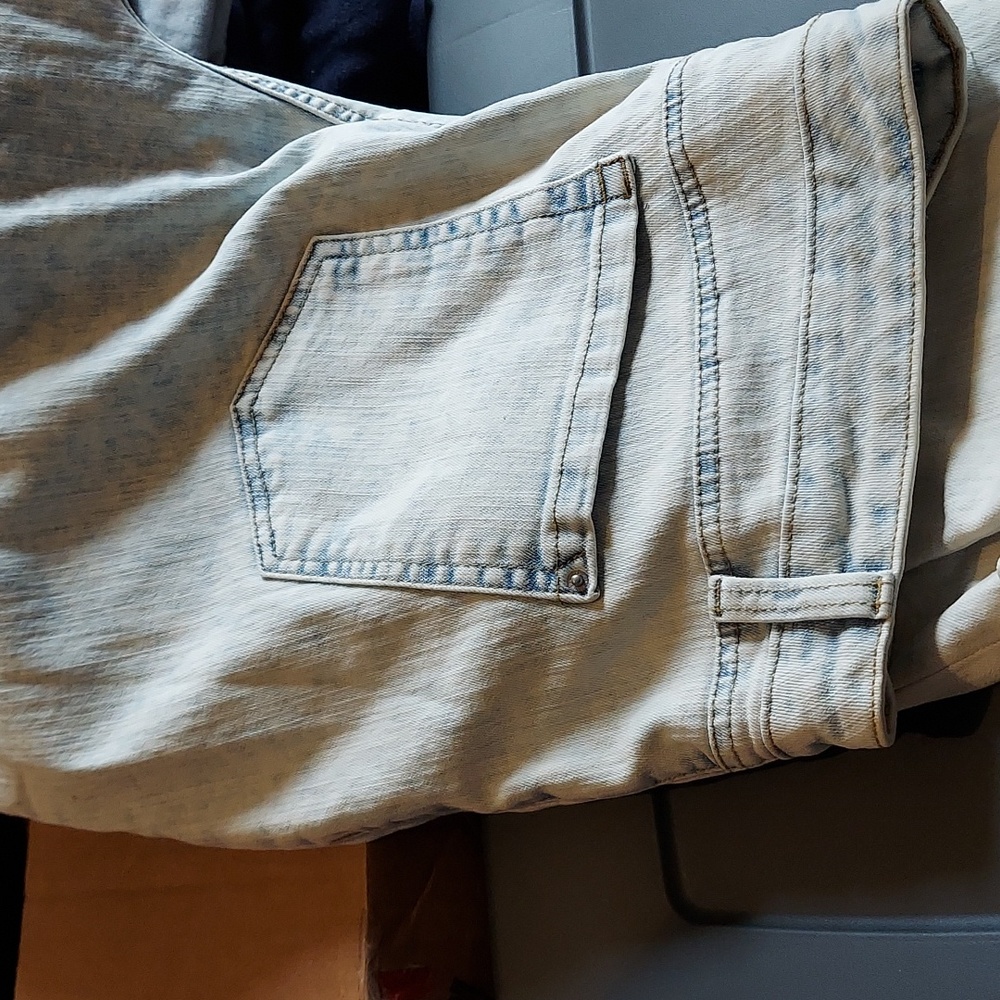 PRODUCT Inc International Concepts Acid-Wash Mid-Rise Straight-Leg Jeans, Crea - Picture 3 of 4